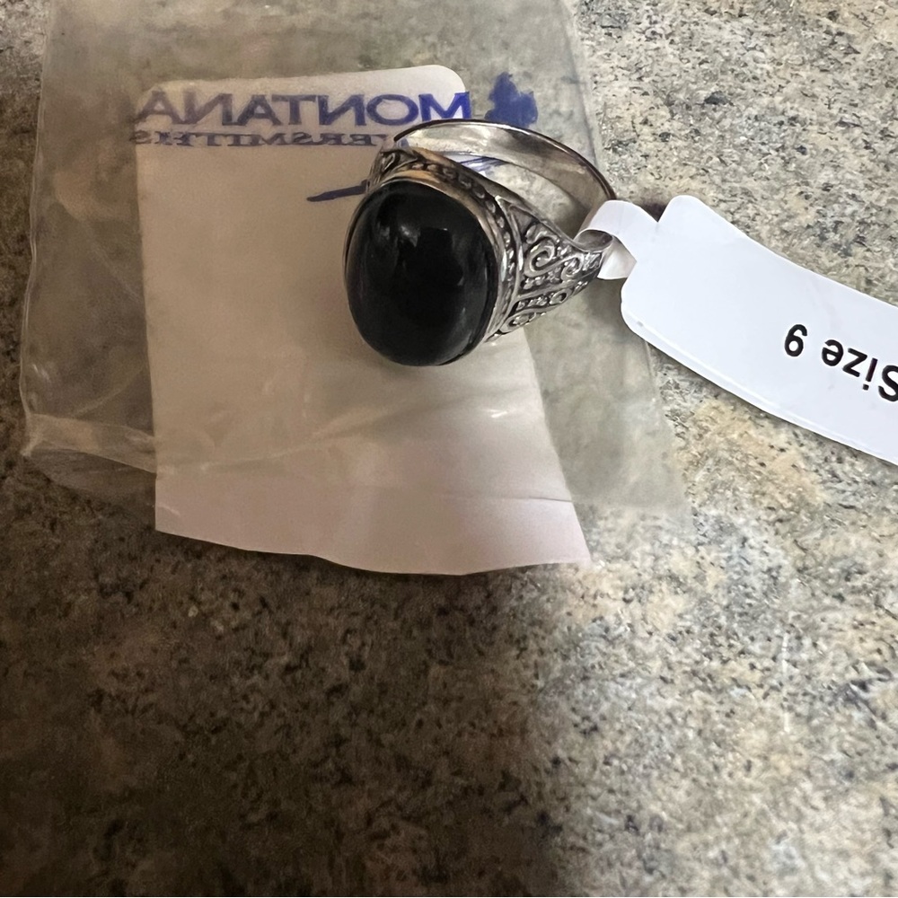MONTANA SILVERSMITHS BLACK RING (new) SIZE 9